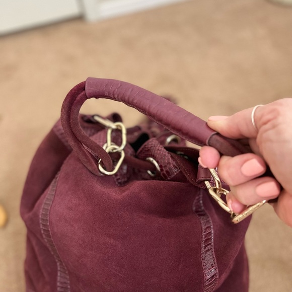 Charles David Burgundy/Purple Bucket/Hobo bag with dust cover - Picture 4 of 13